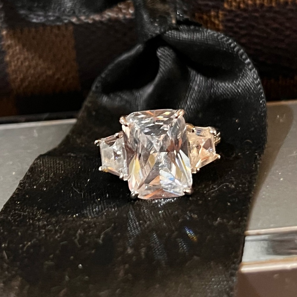Elegant Silver Women's Ring